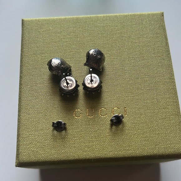 GUCCI Crystal Stud Earrings with Feline Head - Picture 2 of 3